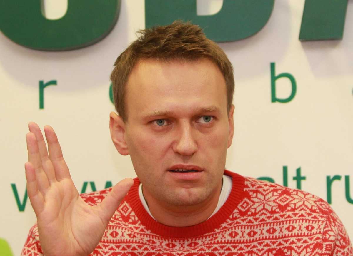 Навального могли отравить второй раз перед отправкой в Германию, заявили СМИ