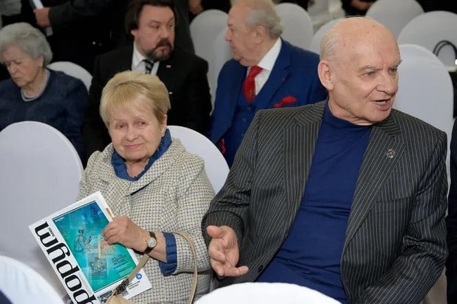 Александра Пахмутова с мужем заразились коронавирусом в клинике