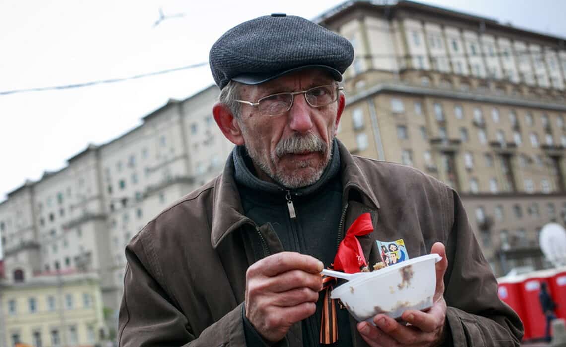 Причины бедности российских пенсионеров назвал аналитик
