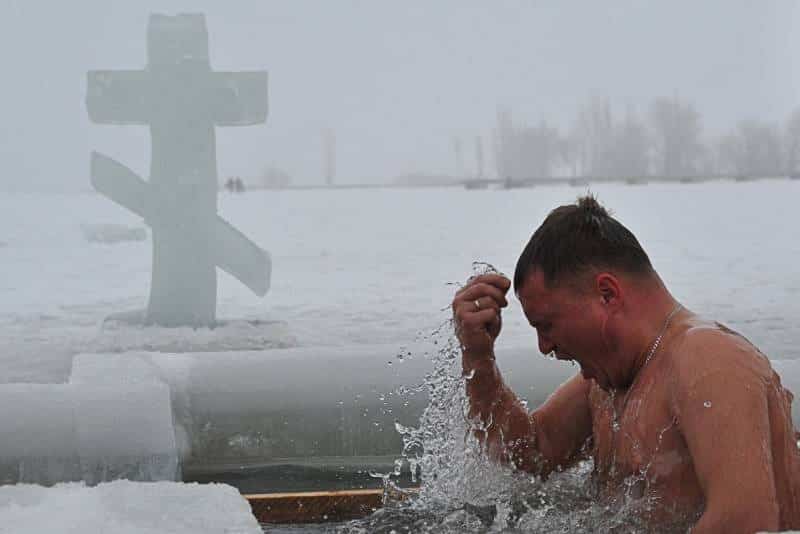 В Екатеринбурге готовят места для купания на Крещение в 2021 году