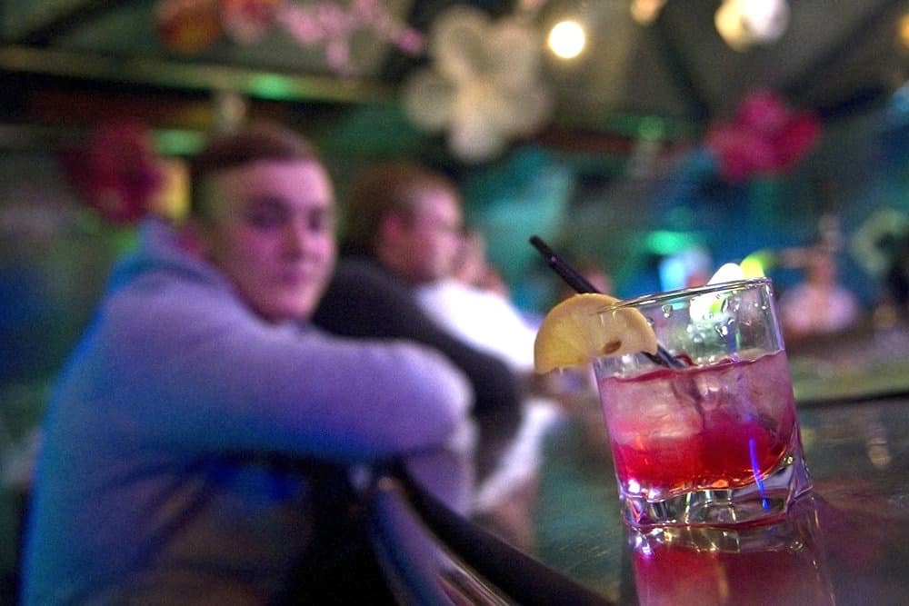 Ограничения на ночную работу клубов и ресторанов отменили в Москве