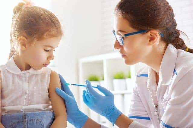 Вакцину от коронавируса могут опробовать на детях весной 2021 года