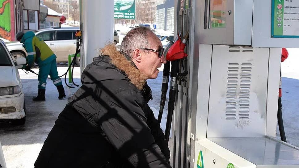 Самые низкие цены на бензин зафиксированы в нескольких российских регионах