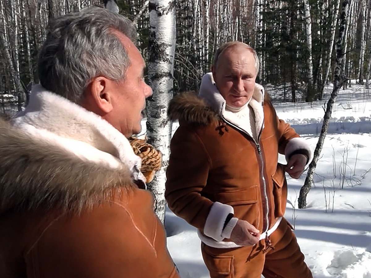 Тайный смысл увидели на фото Путина в тайге западные журналисты