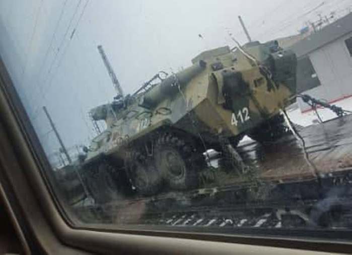 Панику в украинских соцсетях вызвали кадры колонны российской военной техники под Ростовом