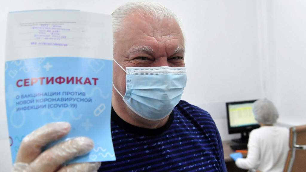 Как россиянам избежать третьей волны коронавируса рассказал инфекционист