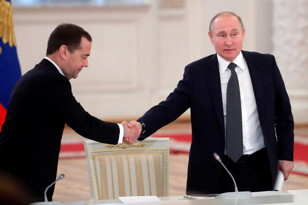 Медведев может заменить Путина на посту президента в 2024 году