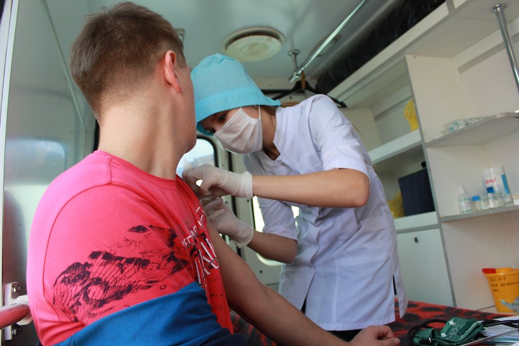 В Сочи раздают наклейки сделавшим прививку от коронавируса