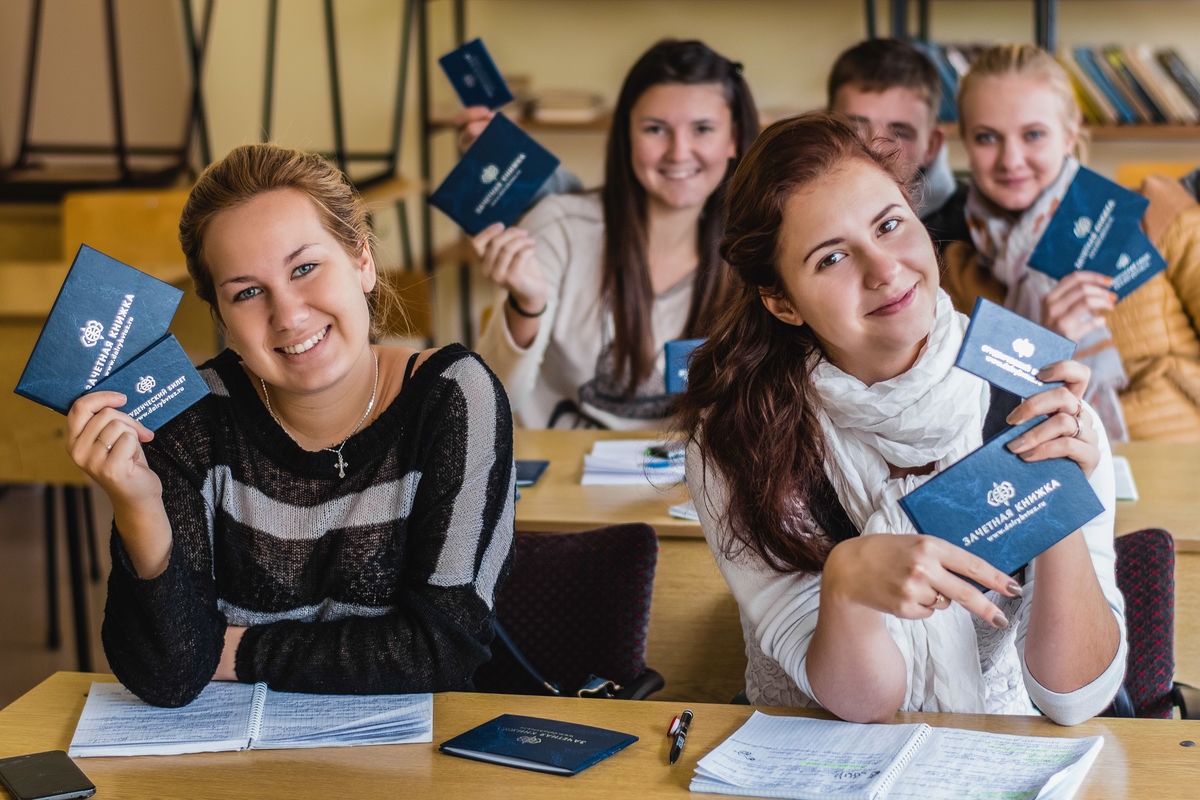 Студентам в России хотят повысить стипендию в 2021 году