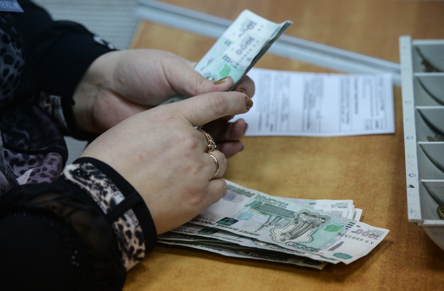 Выплаты пенсионерам за прививку 10 тыс. рублей и 15 тыс. к Новому году: кто получит выплату в ноябре