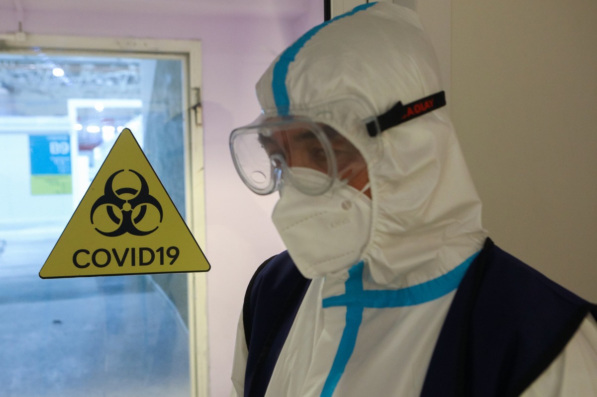 Число заболеваний коронавирусом в России идет постепенно на спад