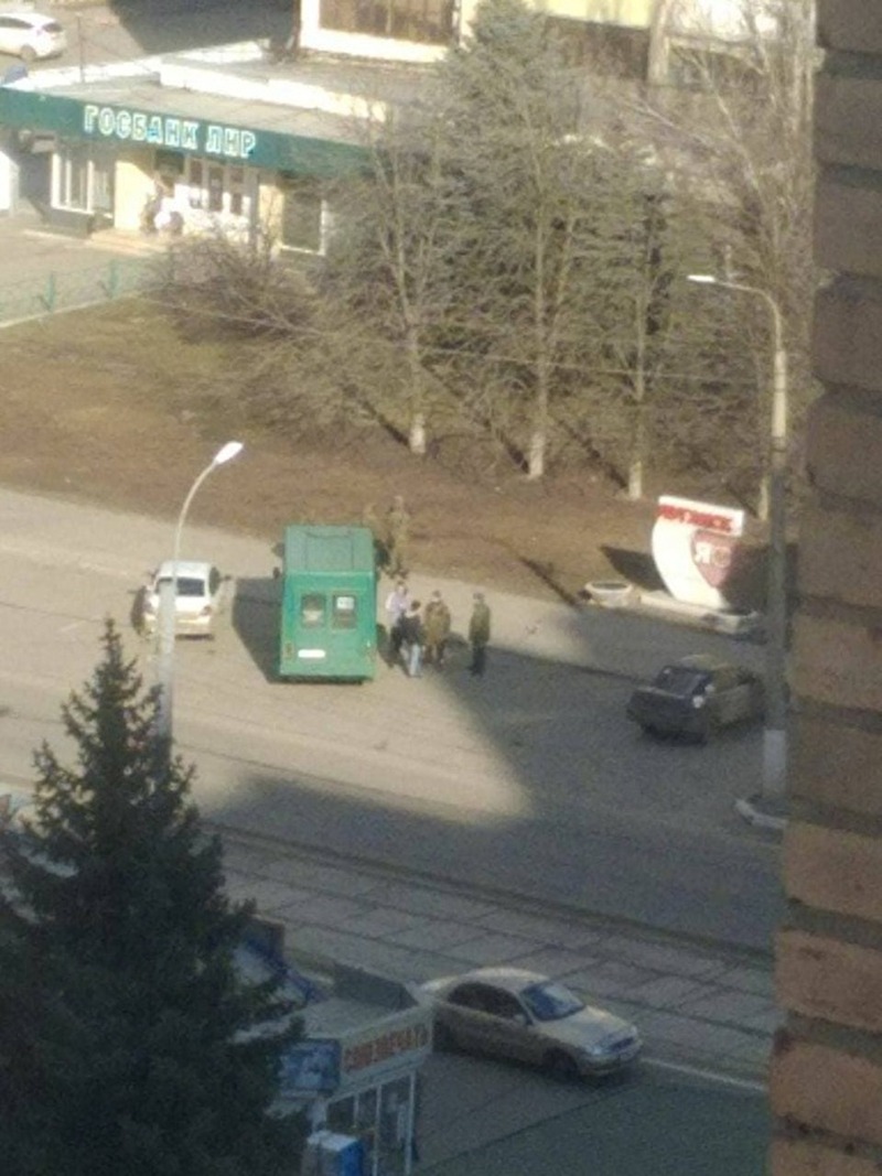 На Донбассе мужчин на фронт забирают прямо с улиц