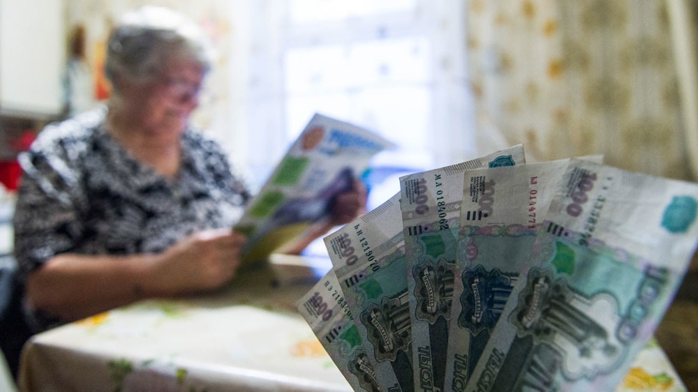 Увеличить пенсии работающим пенсионерам предложили в Госдуме РФ