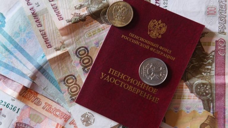 Кому дадут выплату 12 000 рублей с 1 октября 2022 рассказали пенсионерам