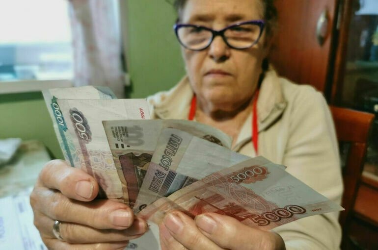 Путинские выплаты к Новому году пенсионерам, детям, инвалидам и военным: будут или нет в 2023 году
