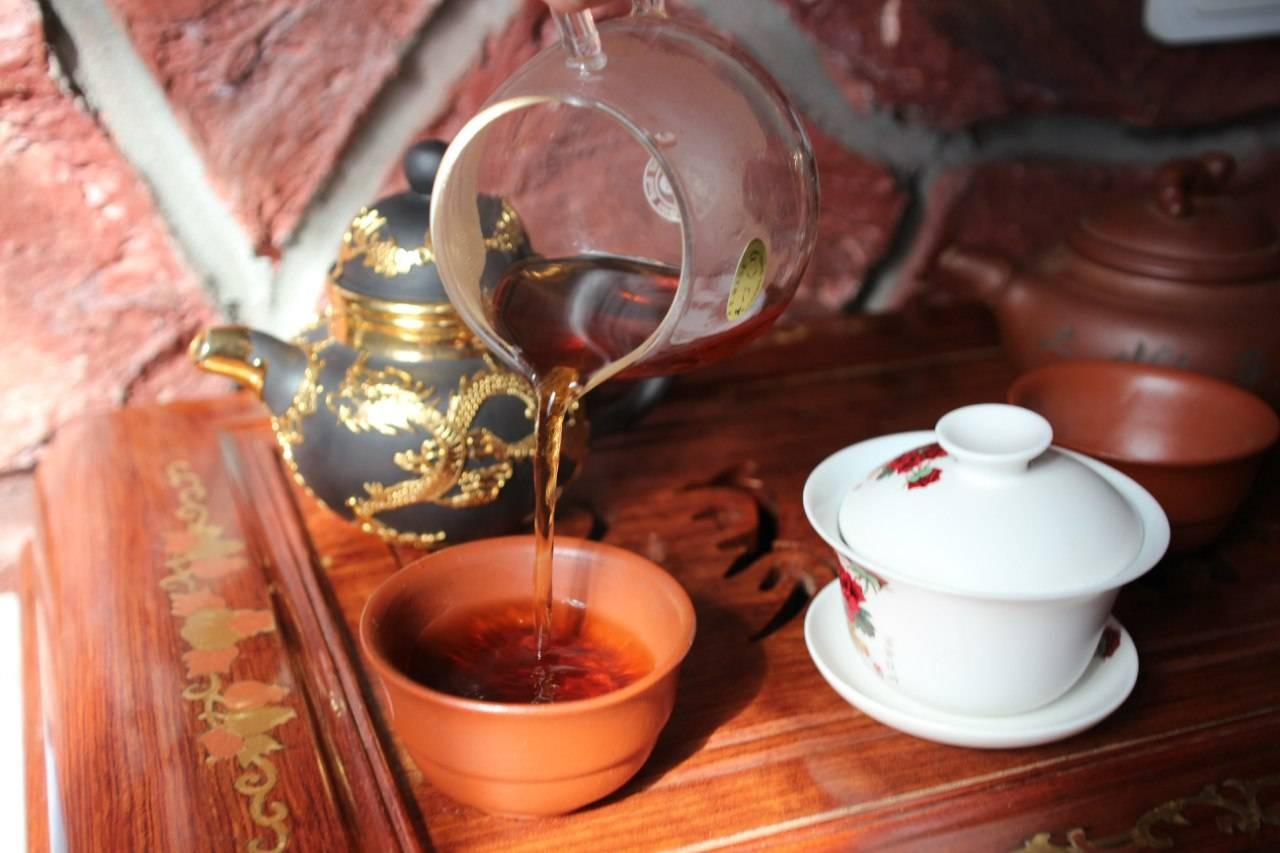 Чай из чайника или самовара: чем отличается на самом деле
